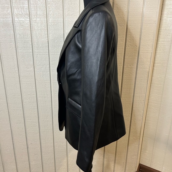 Good American Better Than Leather Sculpted Blazer, size 3 (large). - Picture 5 of 11